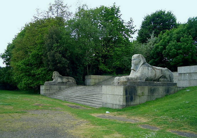 Pair of sphinxes flanking steps from upper terrace