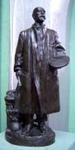 Statue of Watts on V&A
