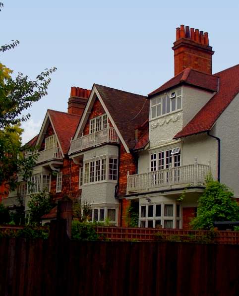 Row of three houses in Bedford Park