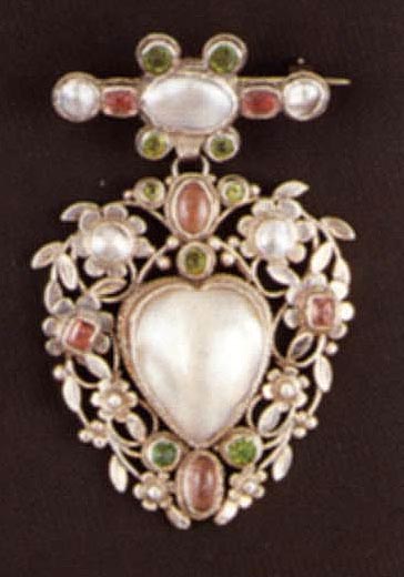 Bar Brooch with Heart-shaped Pendant by the Gaskins