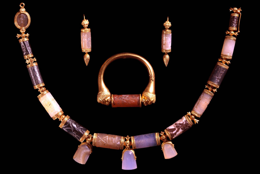 Lady Layard's jewellery