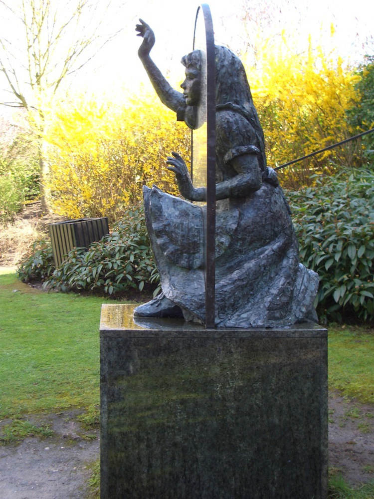 Alice statue in Guildford
Castle Grounds